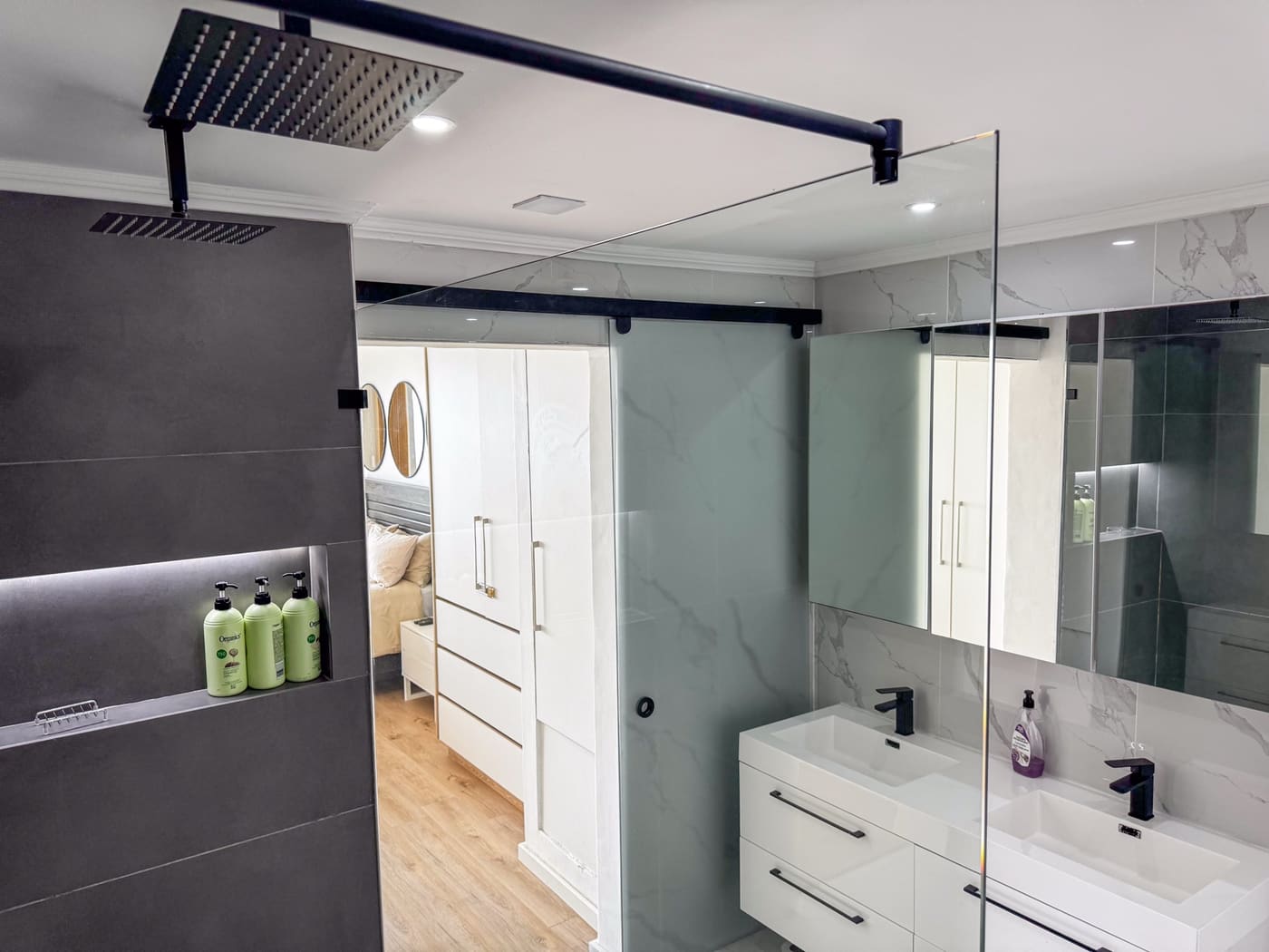 Bathroom in the Dolphin Beach apartment