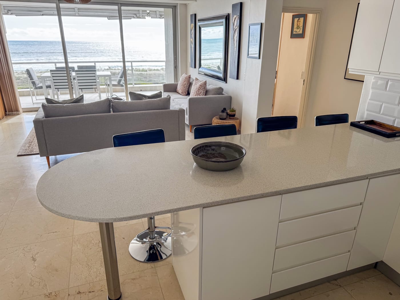 Breakfast bar between the kitchen and living area