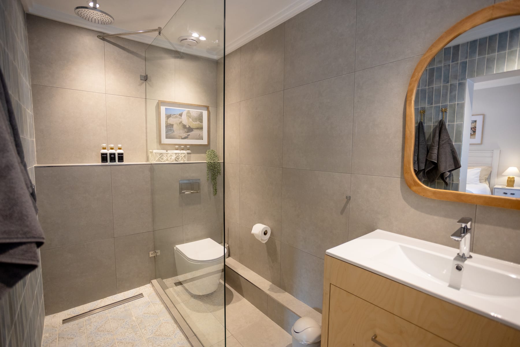 Main bedroom en-suite bathroom with a walk-in shower